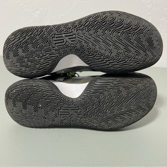 Nike Kyrie Flytrap V 5 Black Cool Grey CZ4100-002 Men's 8 Athletic Basketball - Picture 8 of 11